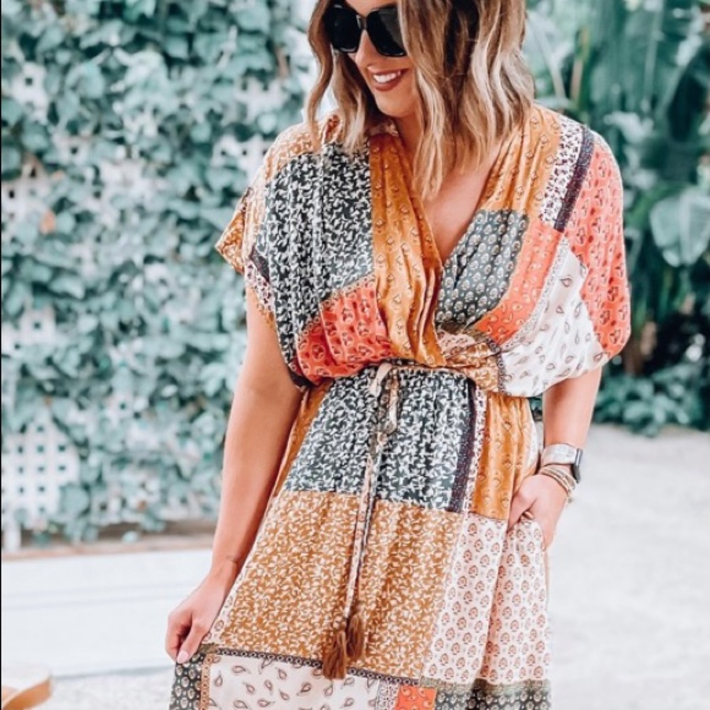 V-neck Patchwork print dress 🔹 - Picture 1 of 6